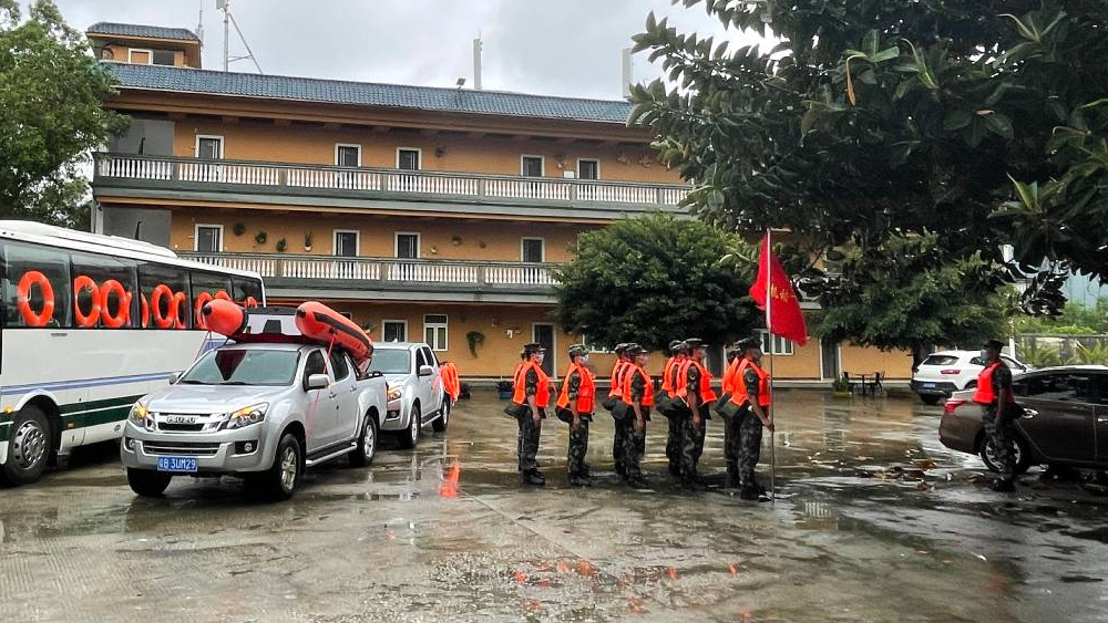 溫暖且堅定，致敬暴雨中的“守護(hù)”色！