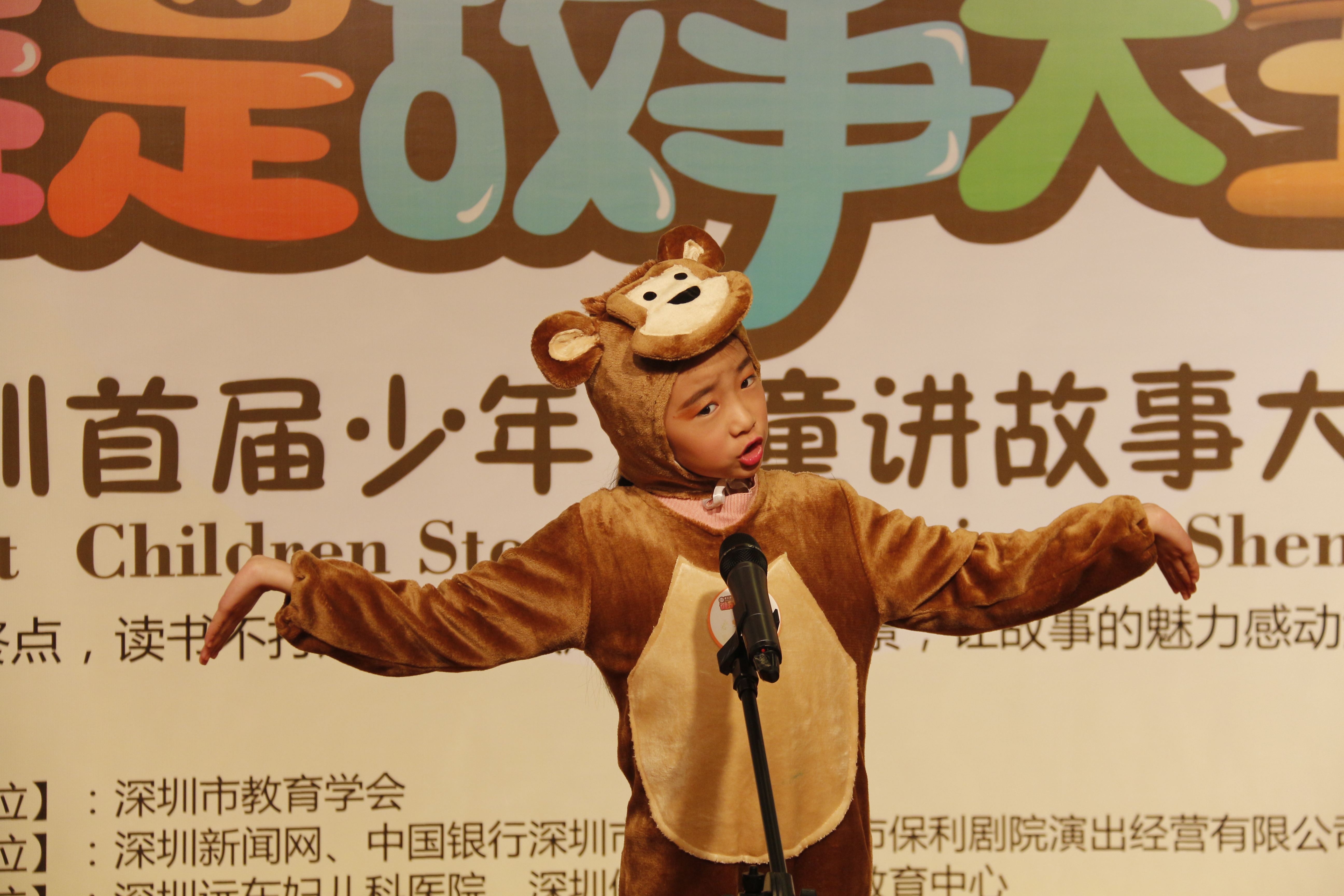 表情、動(dòng)作、著裝、演講面面俱到